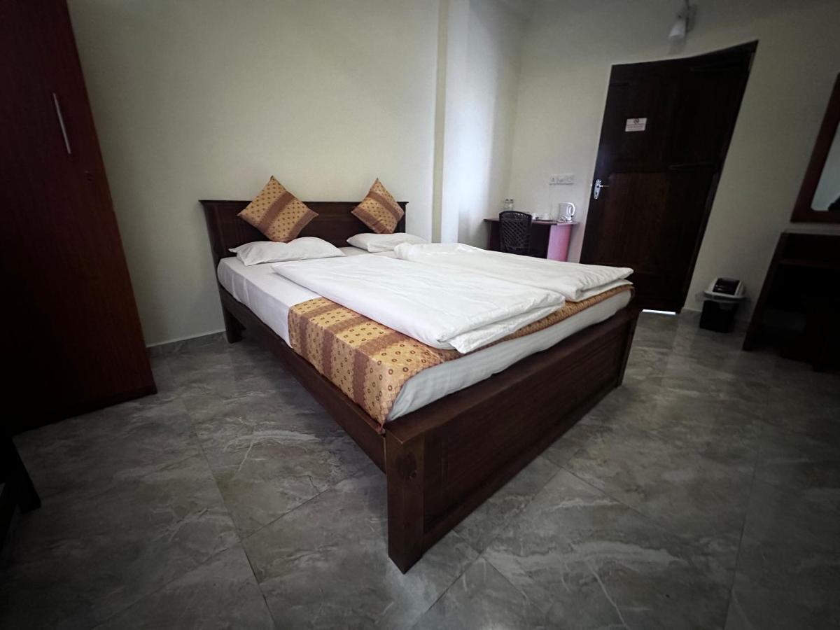 N Joy Inn Trincomalee Exterior foto