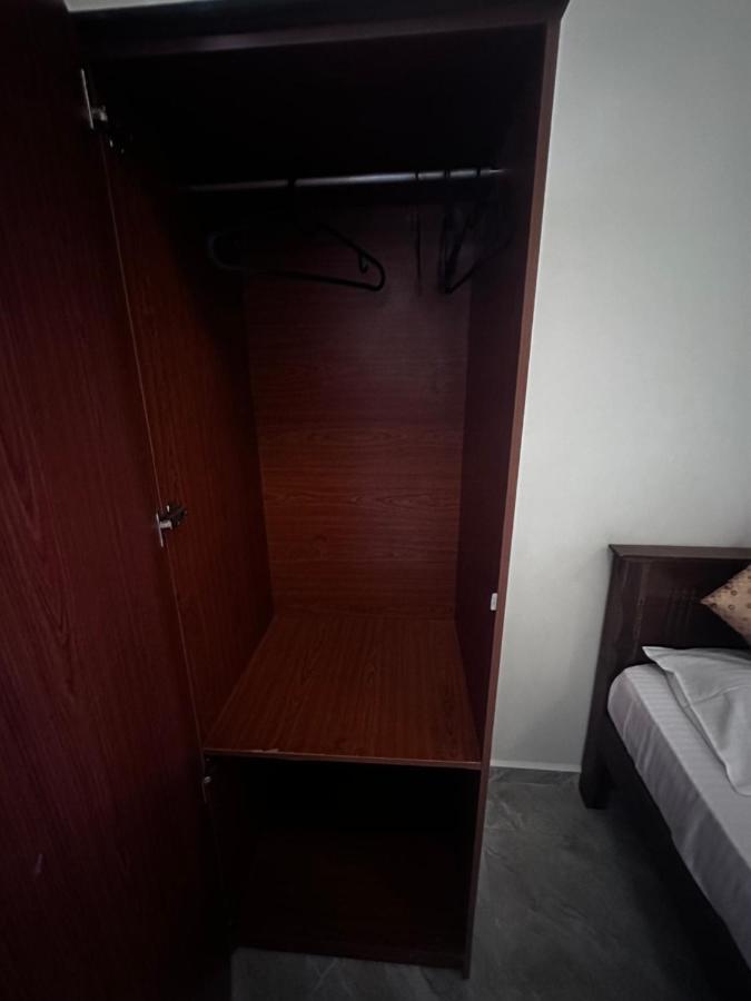 N Joy Inn Trincomalee Exterior foto