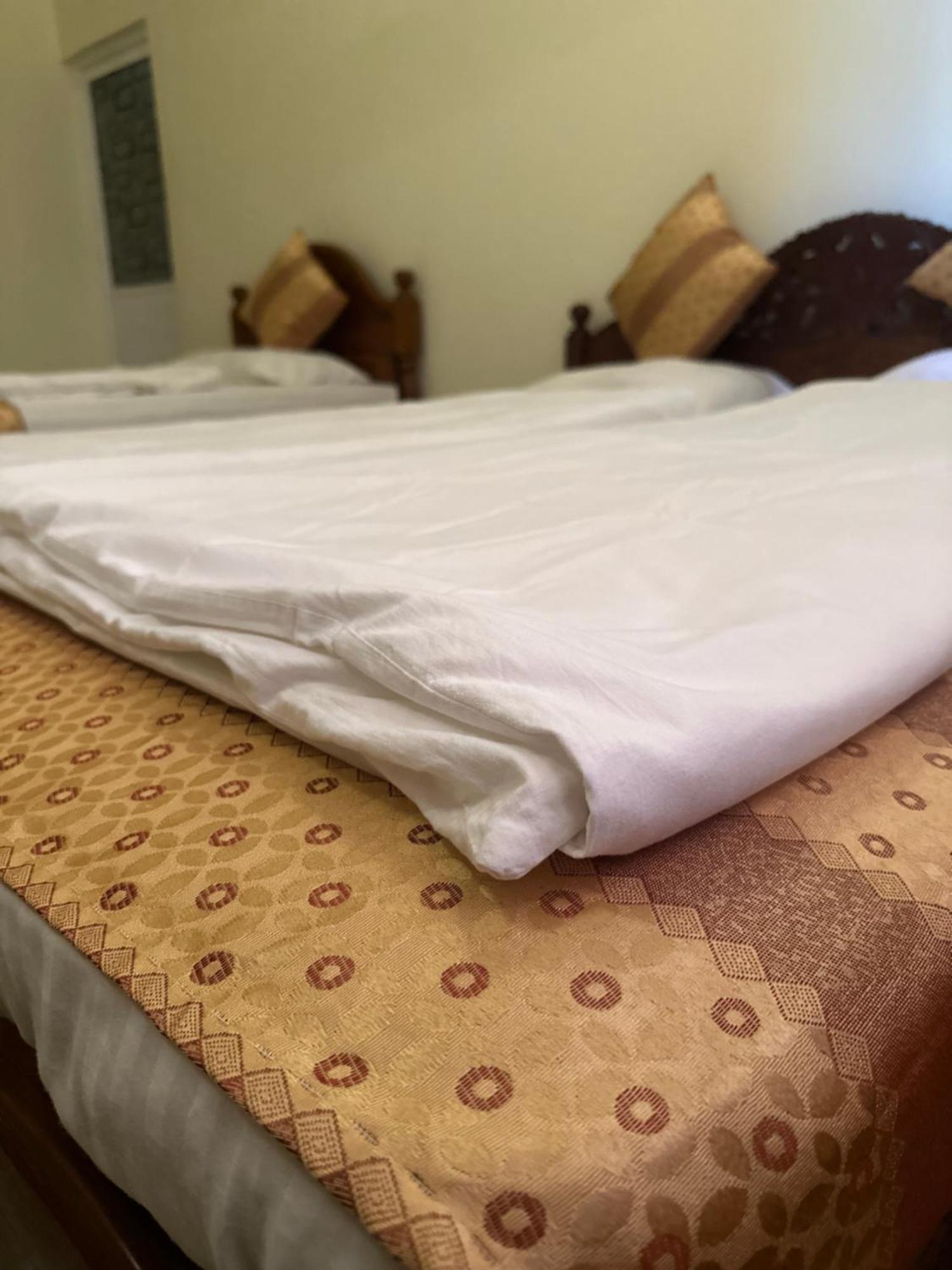 N Joy Inn Trincomalee Exterior foto