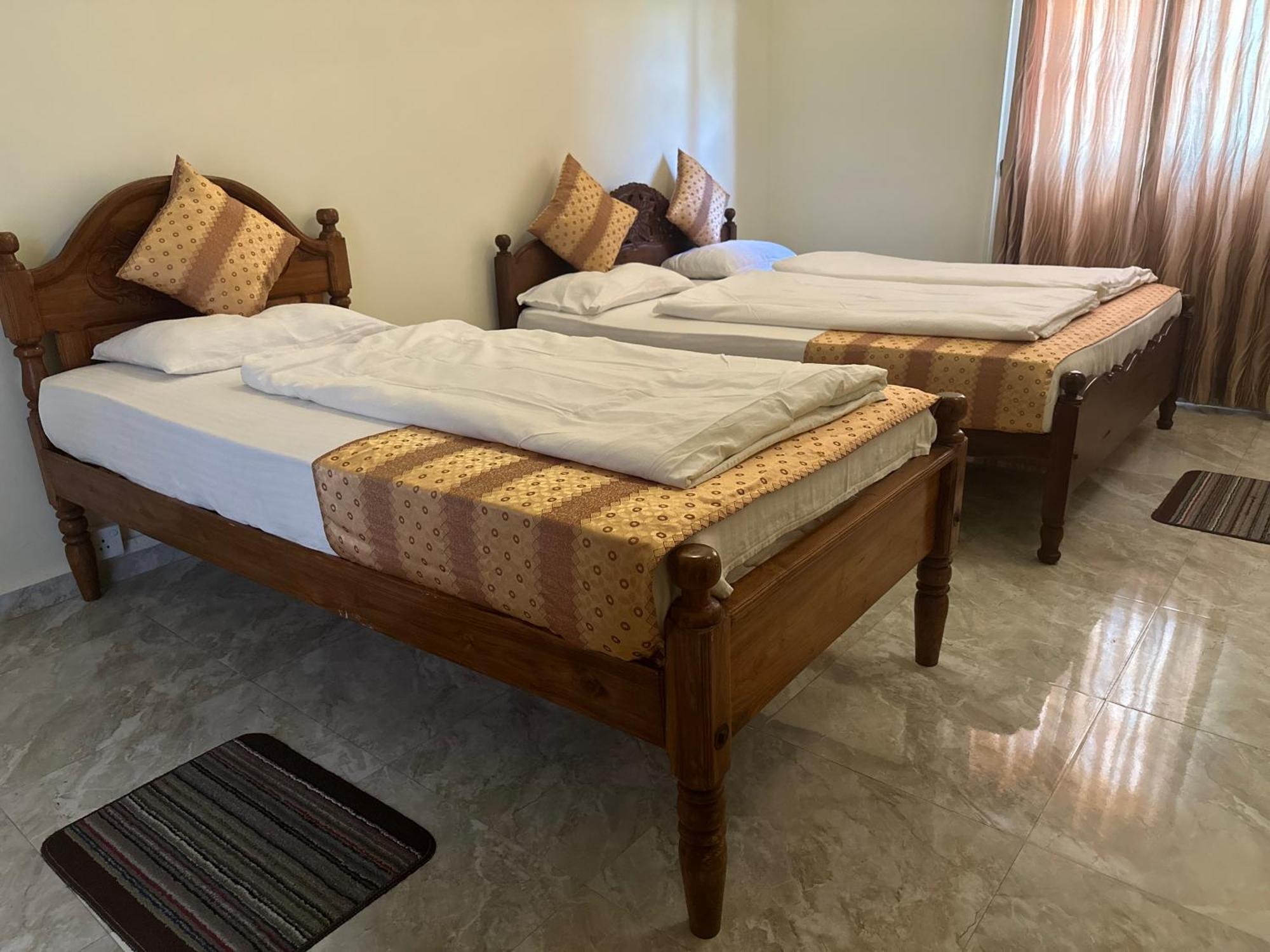N Joy Inn Trincomalee Exterior foto