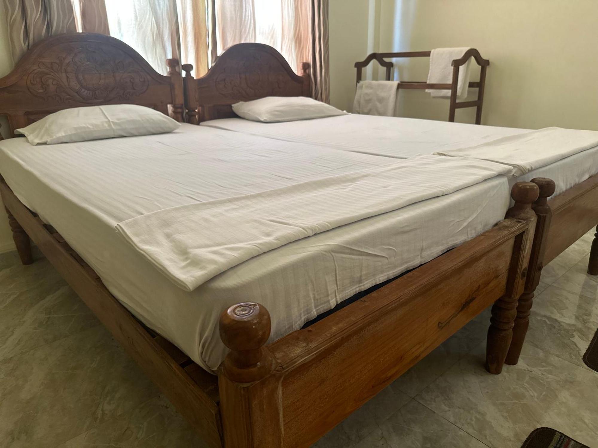 N Joy Inn Trincomalee Exterior foto