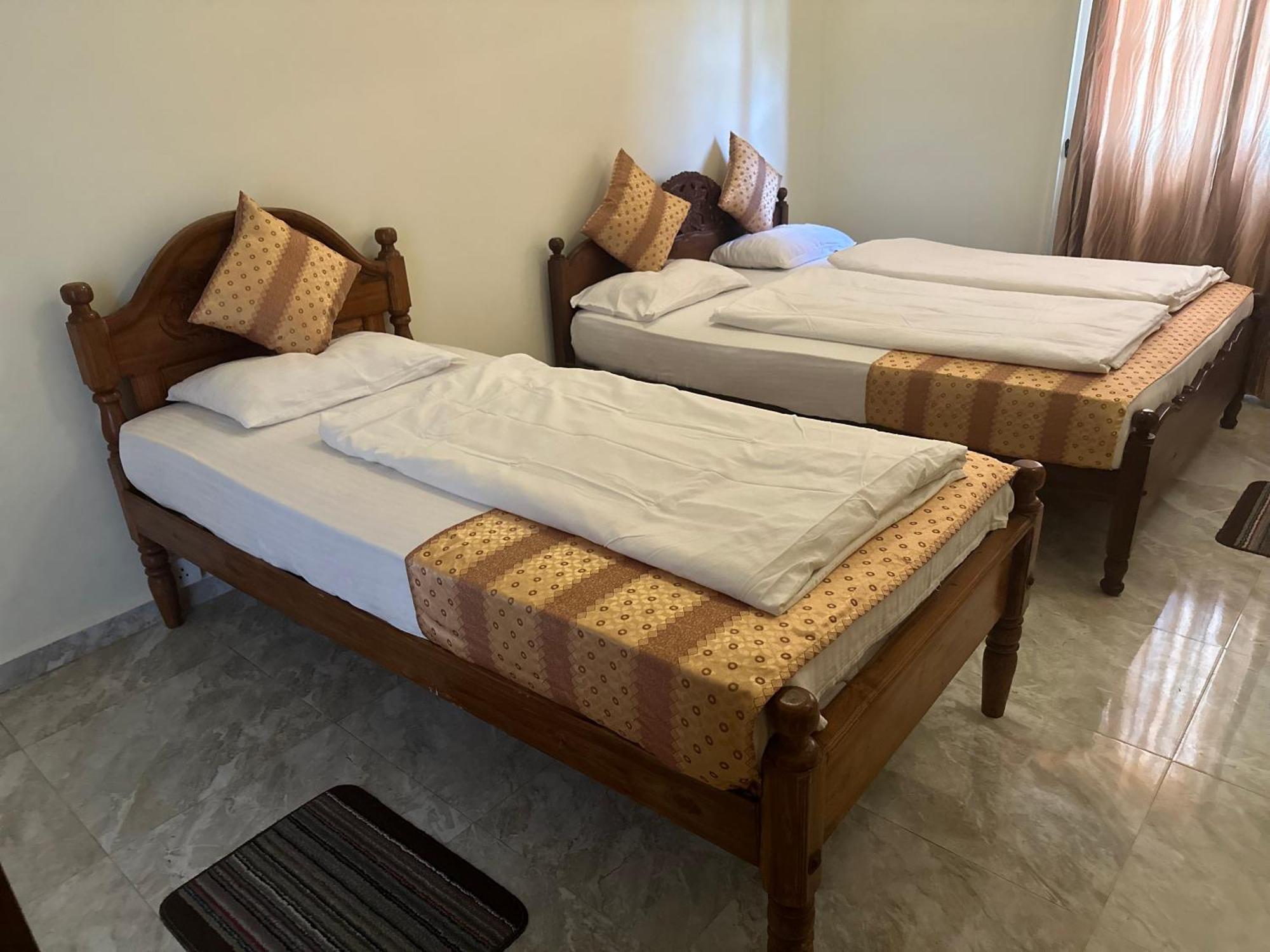 N Joy Inn Trincomalee Exterior foto