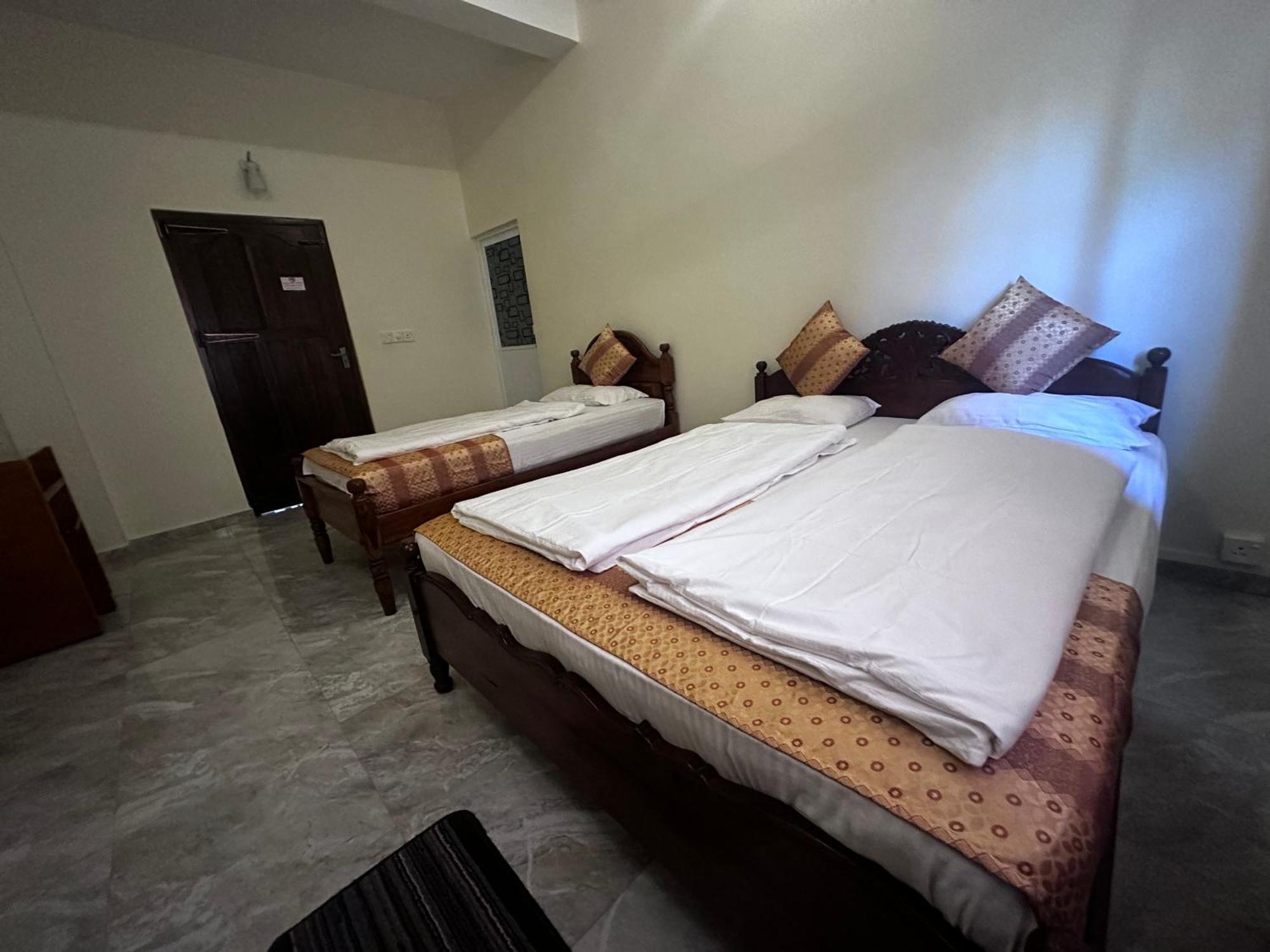 N Joy Inn Trincomalee Exterior foto