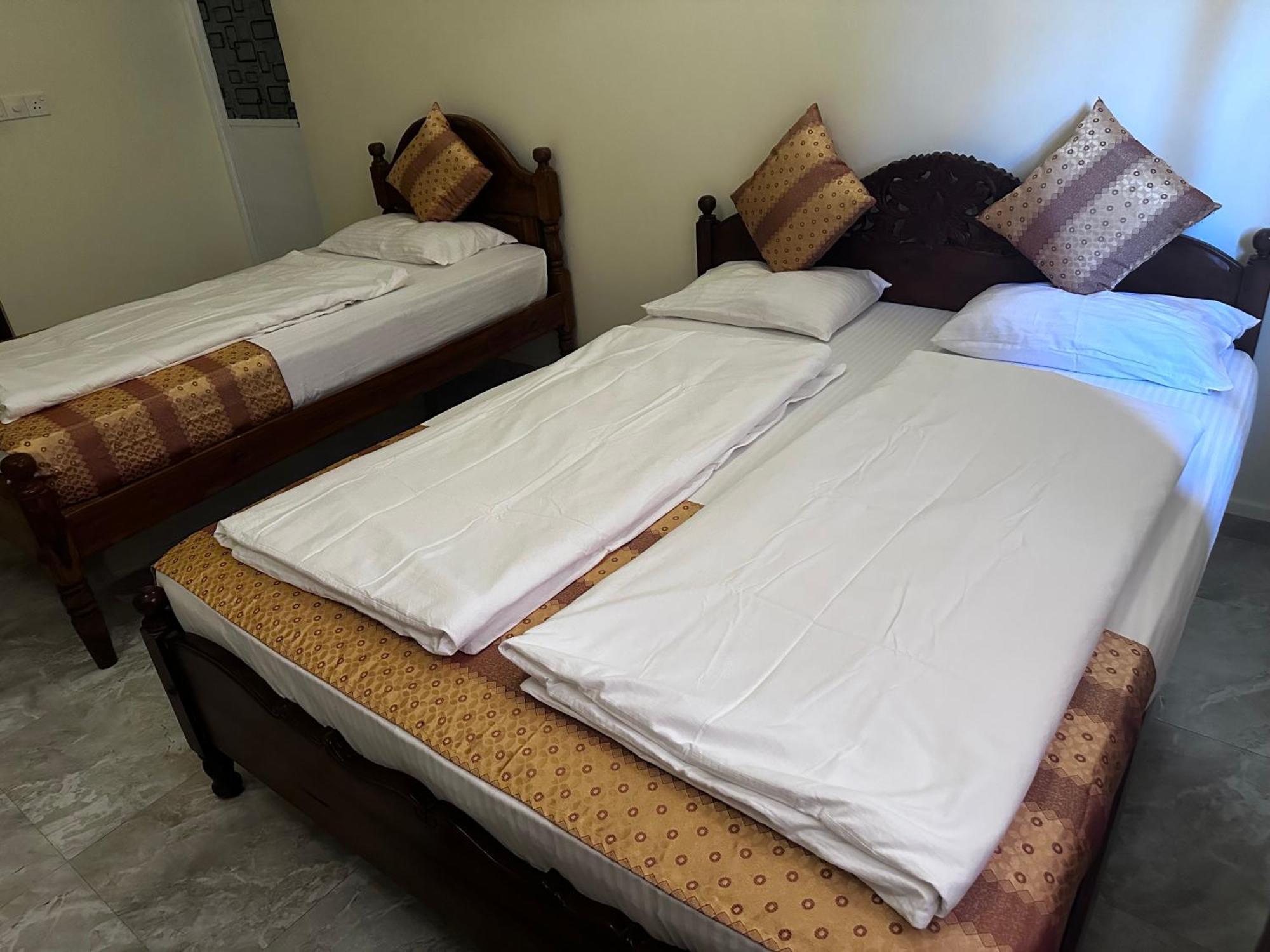 N Joy Inn Trincomalee Exterior foto