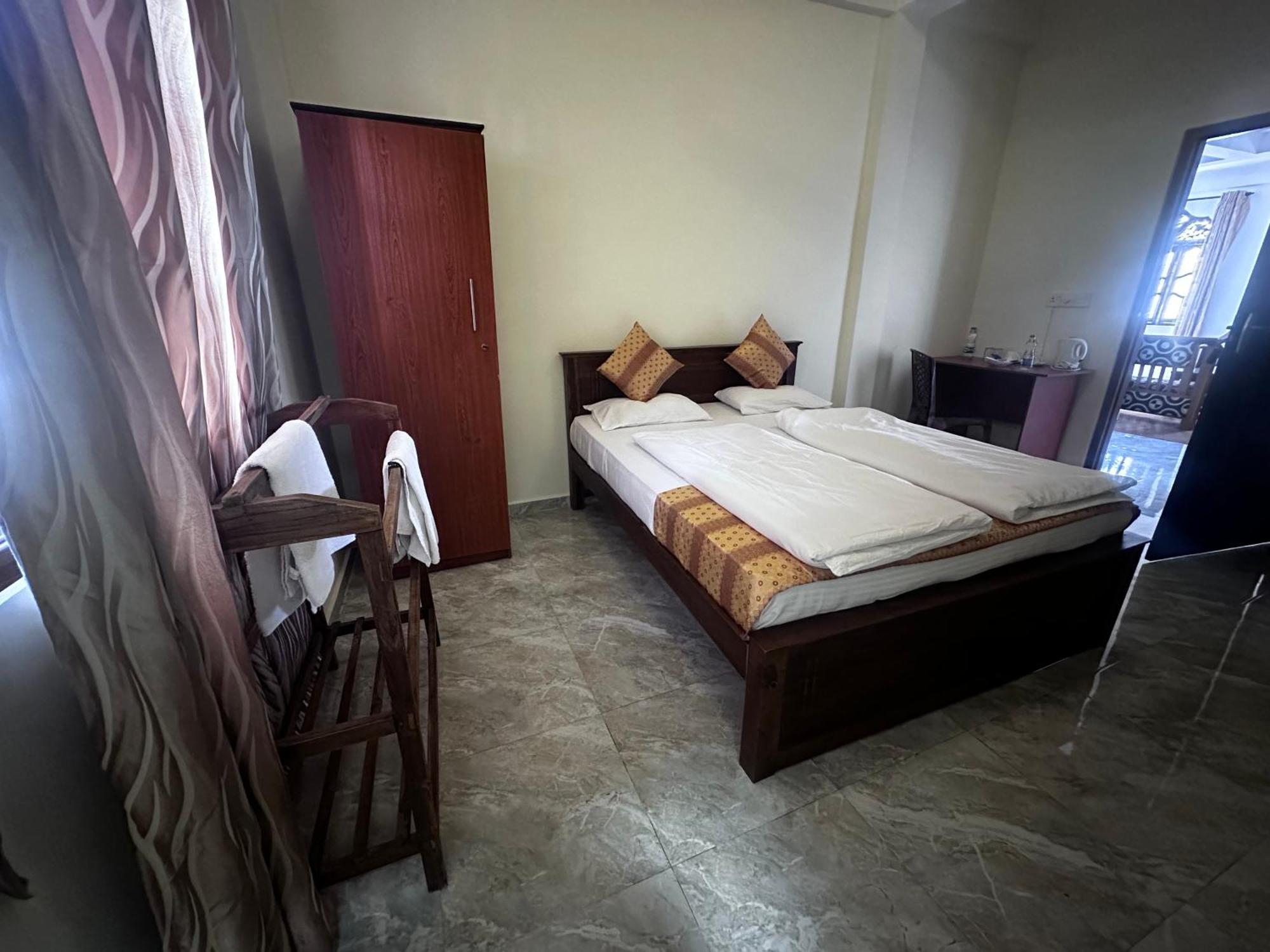 N Joy Inn Trincomalee Exterior foto